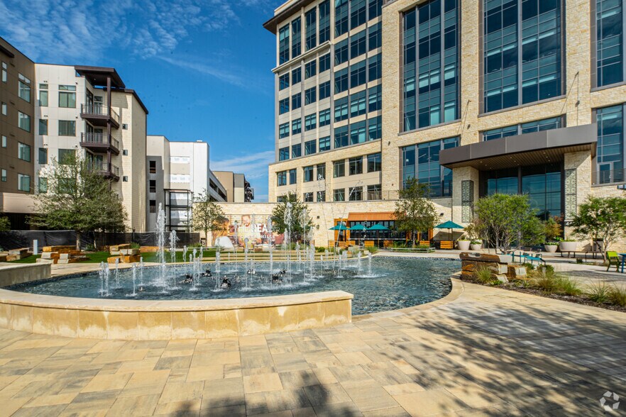 4400 State Highway 121, Lewisville, TX à louer - Photo du bâtiment - Image 2 de 24