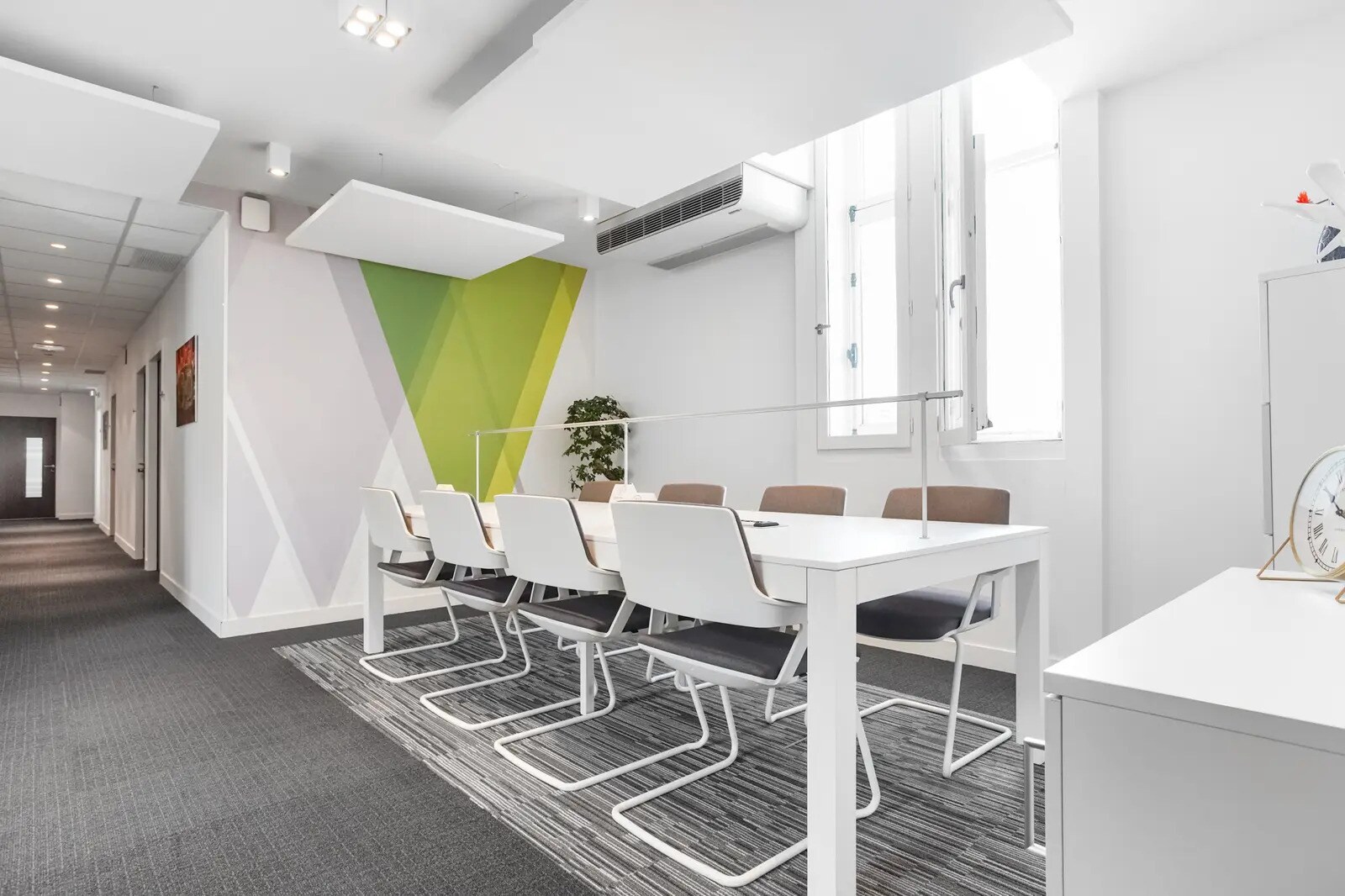 Office in Bordeaux for lease Interior Photo- Image 1 of 11