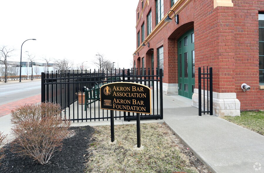 57 S Broadway St, Akron, OH for lease - Building Photo - Image 2 of 16