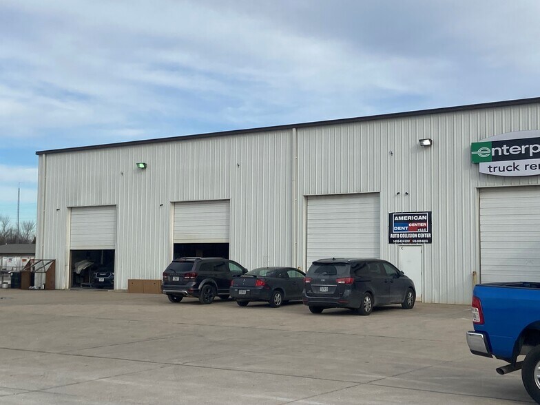 8900 E Columbus Ct, Columbia, MO à louer - Photo du bâtiment - Image 3 de 4