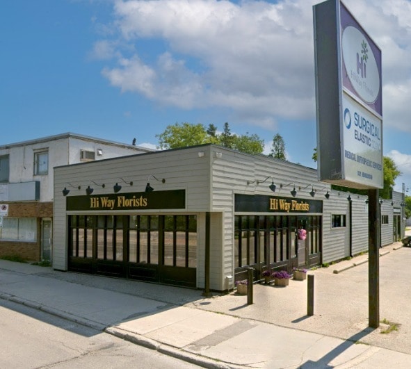 821 Henderson Hwy, Winnipeg, MB for sale - Primary Photo - Image 1 of 1
