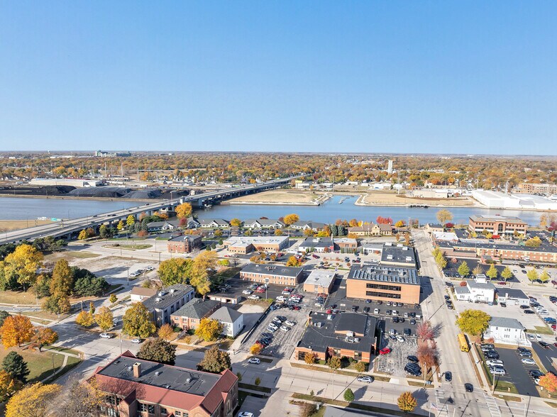 414 S Jefferson St, Green Bay, WI à vendre - Photo du bâtiment - Image 3 de 37