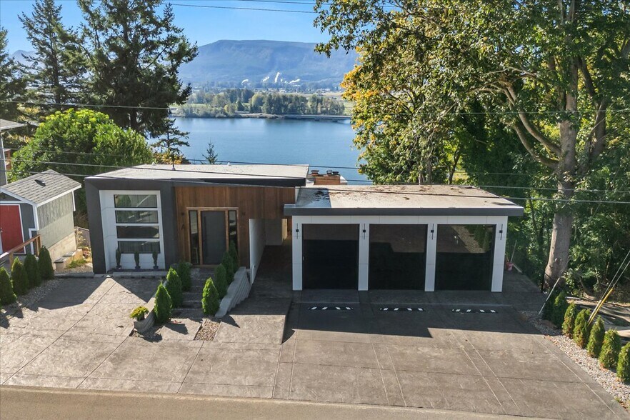 520 Columbia St, Cathlamet, WA à vendre - Photo du bâtiment - Image 3 de 54