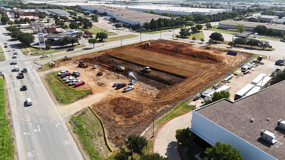 2322 N State Highway 360, Grand Prairie, TX à vendre - Photo du bâtiment - Image 3 de 4