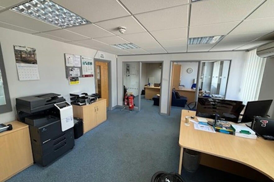 Unit 3 Speedwell Close, Eastleigh for sale - Interior Photo - Image 3 of 4