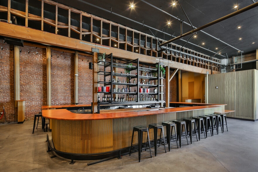 1948 E 7th St, Los Angeles, CA for lease - Interior Photo - Image 2 of 28