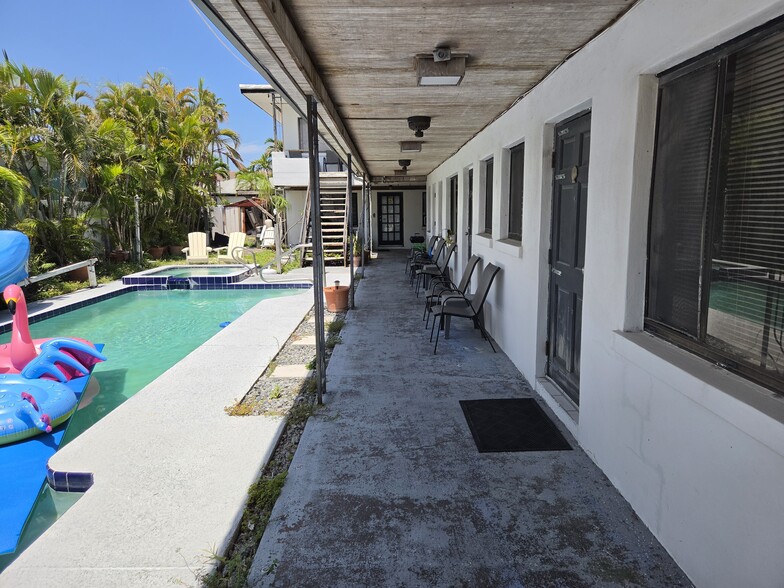 580 Bay Esplanade, Clearwater, FL for sale - Building Photo - Image 3 of 16