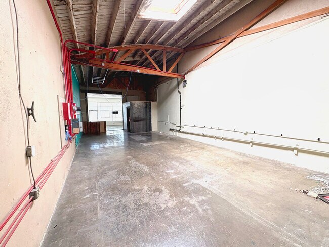 More details for 2315-2319 E 8th St, Los Angeles, CA - Industrial for Lease