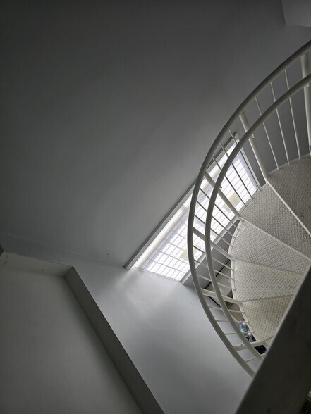 4696 NW 74th Ave, Miami, FL à louer - Photo du bâtiment - Image 3 de 26