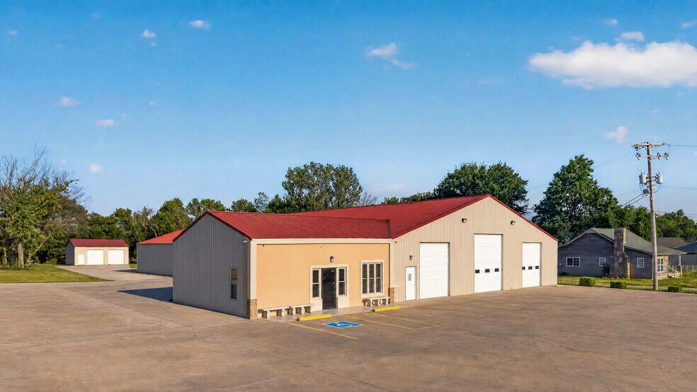412 N Mickey Mantle Blvd, Commerce, OK à vendre - Photo du bâtiment - Image 3 de 58