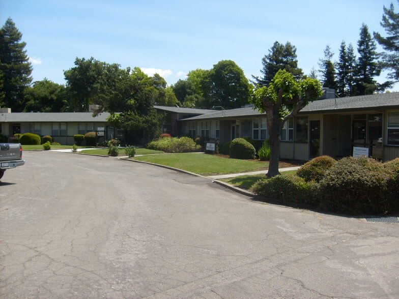 4000 Montgomery Dr, Santa Rosa, CA à louer - Photo du bâtiment - Image 2 de 4