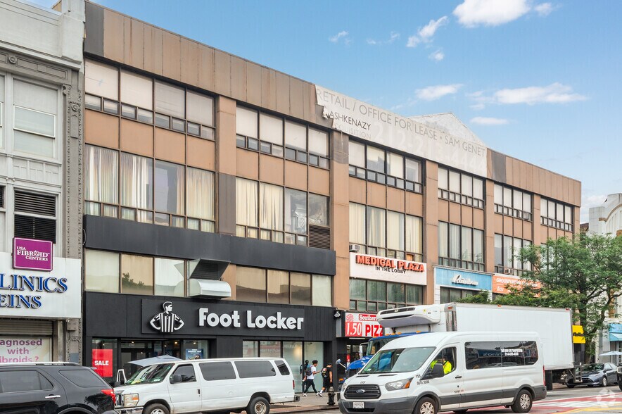957 Southern Blvd, Bronx, NY à louer - Photo du bâtiment - Image 2 de 4