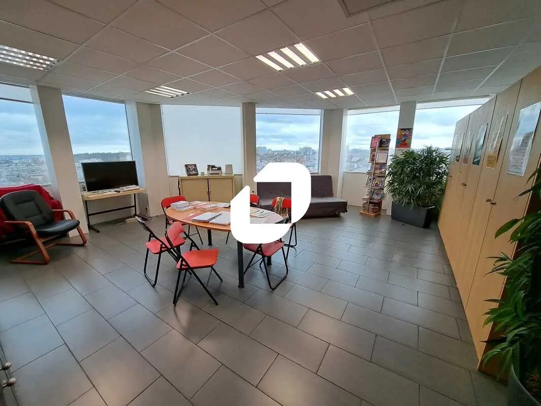 Office in Pantin for sale Interior Photo- Image 1 of 11