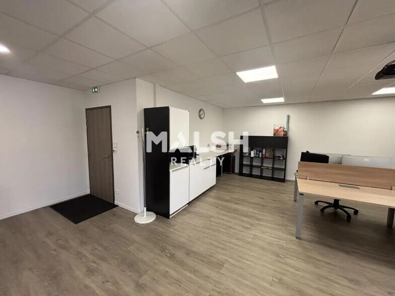 Office in Francheville for sale - Interior Photo - Image 2 of 8