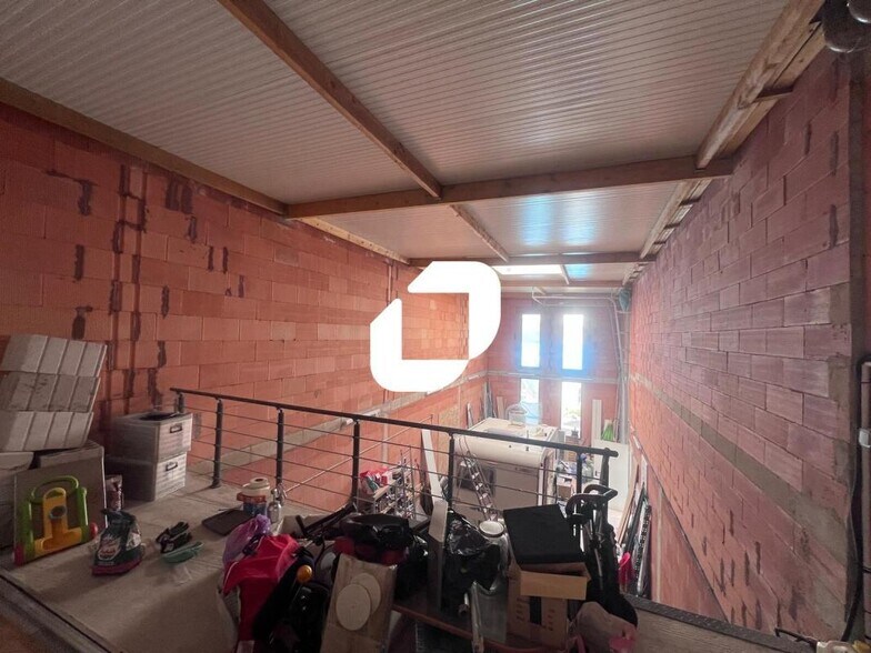 Flex in Meaux for lease - Interior Photo - Image 1 of 5