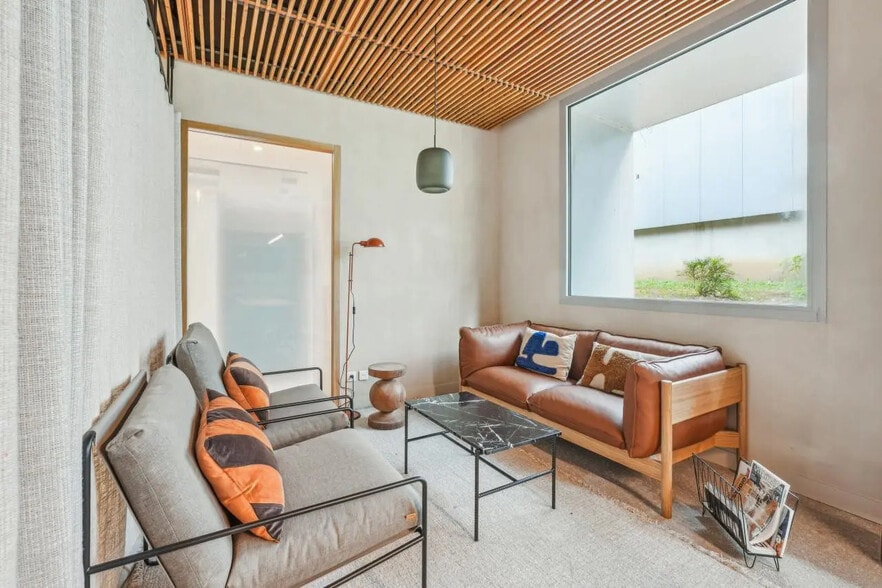 Office in Saint-Ouen-sur-Seine for lease - Interior Photo - Image 3 of 12