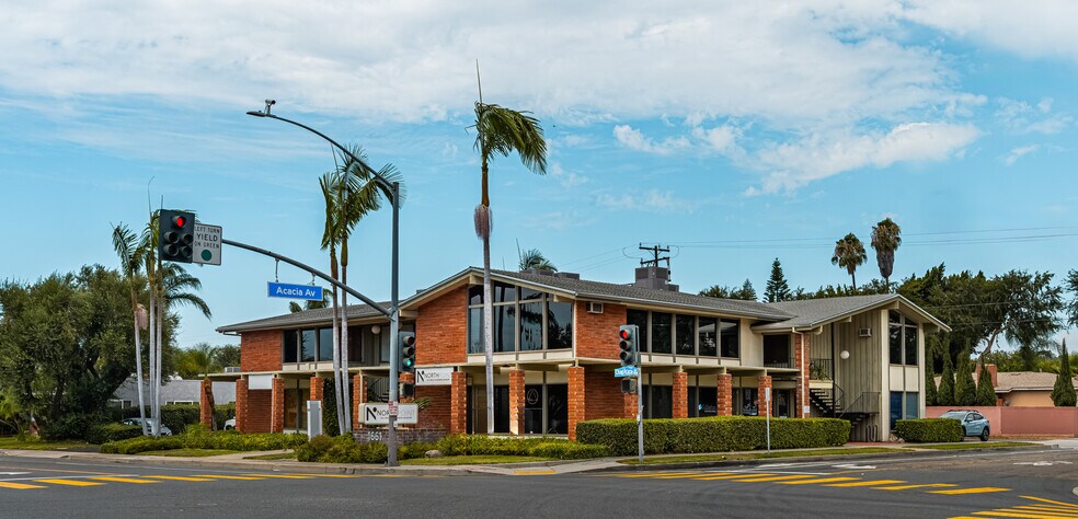 1661 E Chapman Ave, Fullerton, CA à vendre - Photo du bâtiment - Image 1 de 49