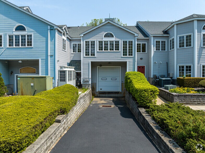 384 Merrow Rd, Tolland, CT à louer - Photo du bâtiment - Image 3 de 26