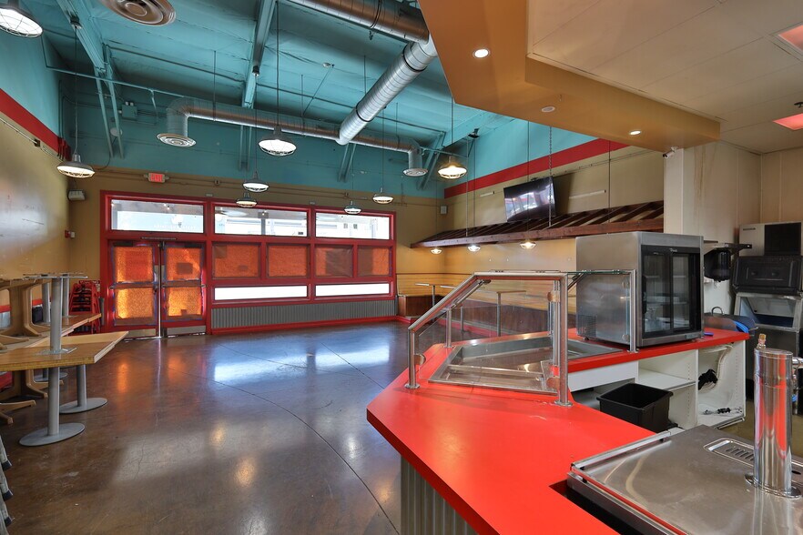 523-593 E Main St, Ventura, CA à louer - Photo intérieure - Image 3 de 11