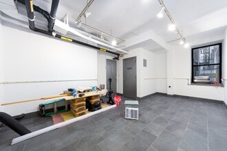 255 W 22nd St, New York, NY for lease Interior Photo- Image 1 of 4