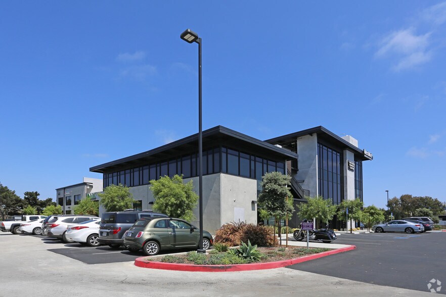 6183 Paseo del Norte, Carlsbad, CA à louer - Photo du bâtiment - Image 1 de 15
