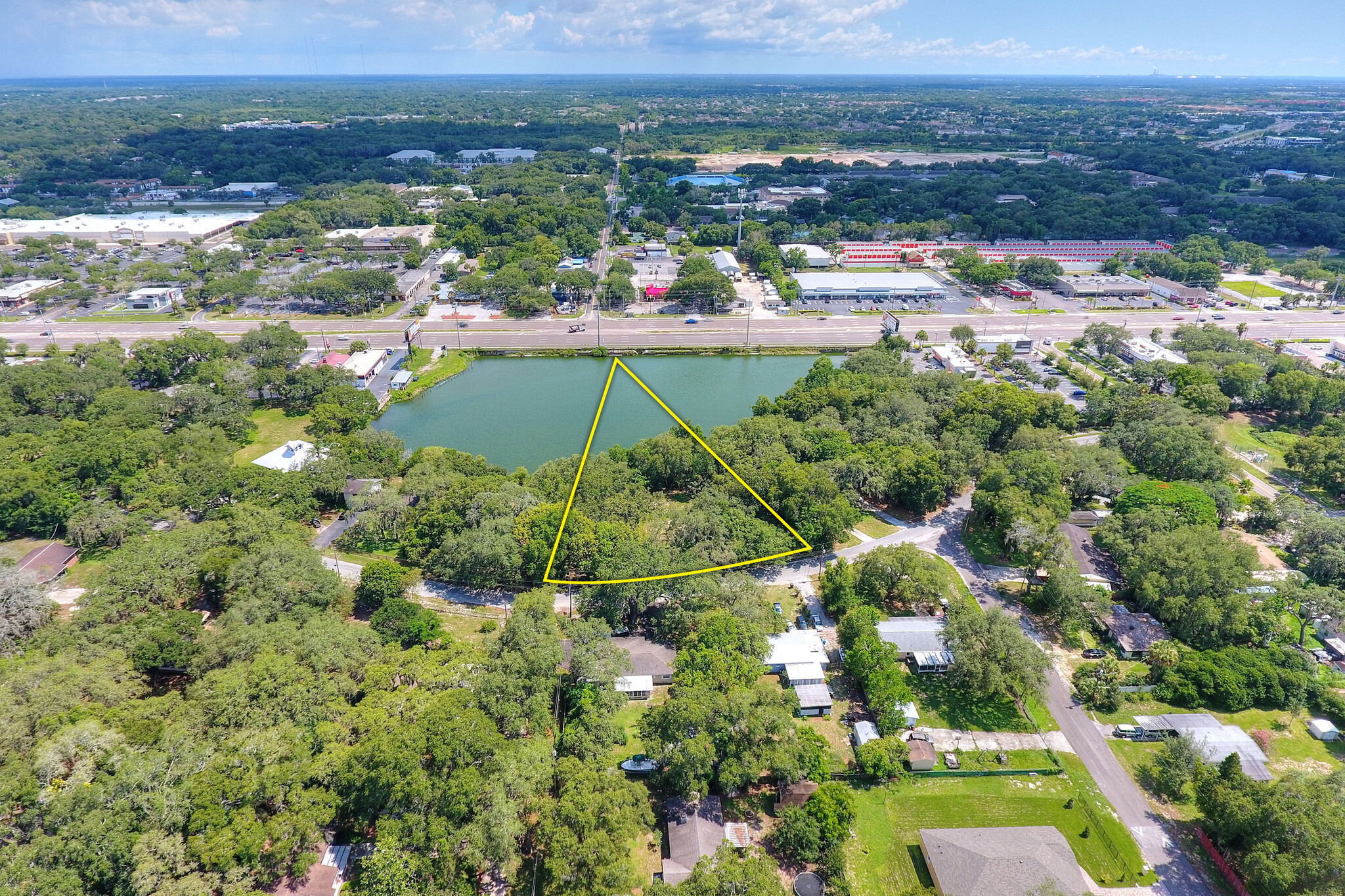 1215 Lakeside Dr, Brandon, FL for sale Primary Photo- Image 1 of 7