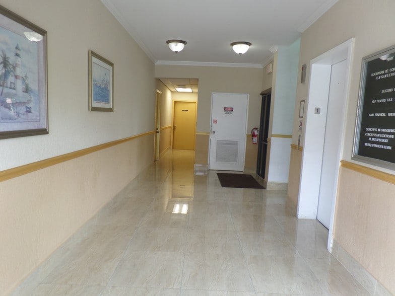 6191 W Atlantic Blvd, Margate, FL à louer - Photo intérieure - Image 3 de 7