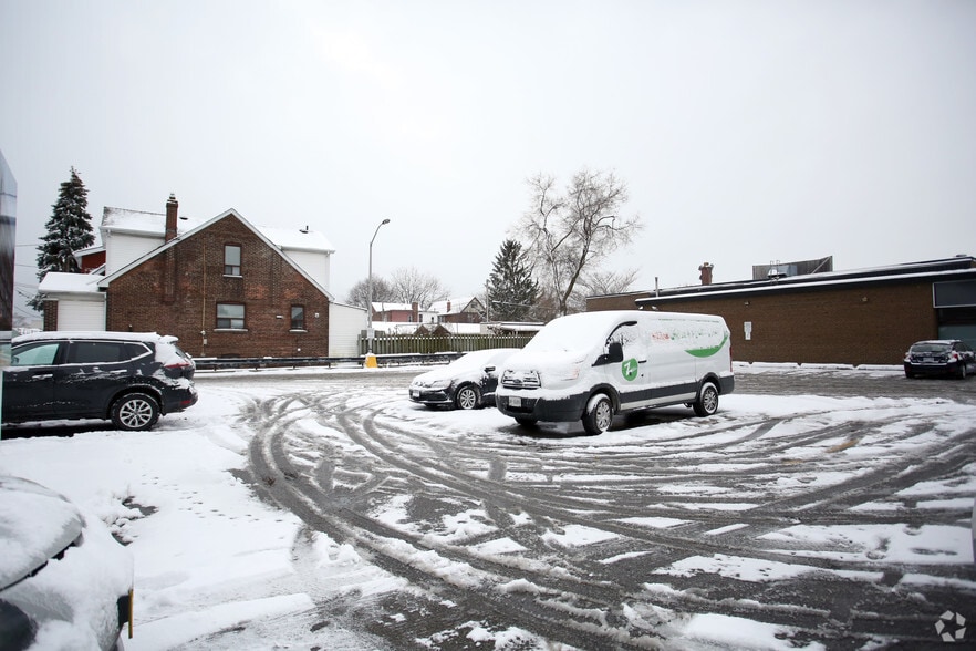 1177 Danforth Ave, Toronto, ON for lease - Building Photo - Image 3 of 7