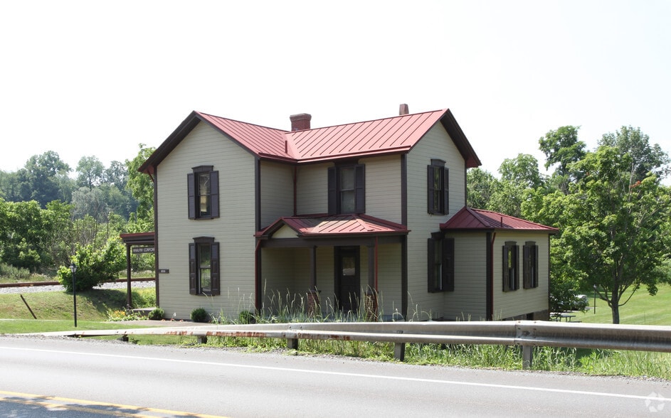 1050 Boyce Rd, Pittsburgh, PA for sale - Building Photo - Image 2 of 13