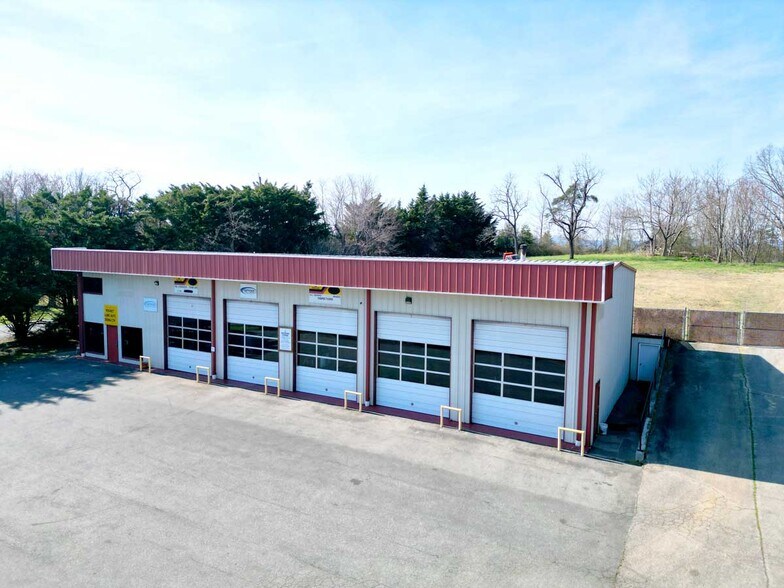 2841 Old Franklin Tpke, Rocky Mount, VA à vendre - Photo principale - Image 1 de 1