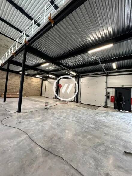 Industrial in Le Blanc-Mesnil for lease - Building Photo - Image 3 of 10