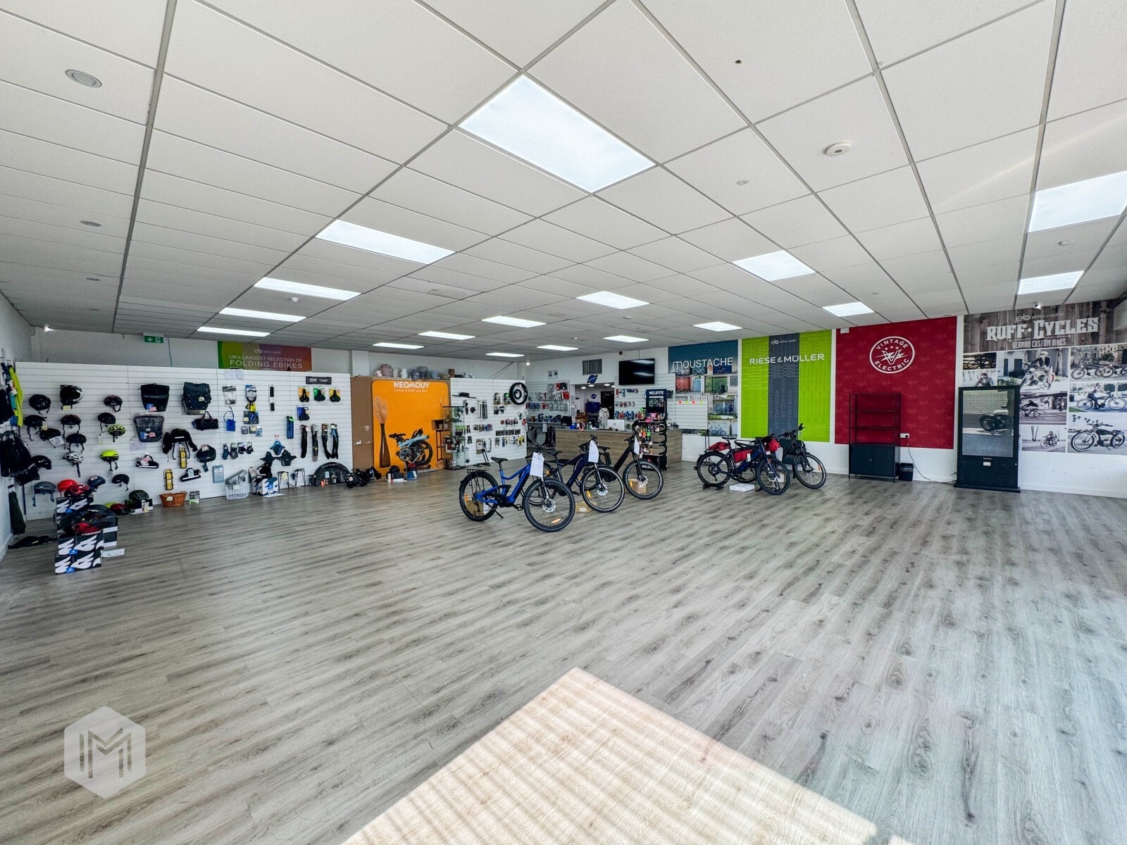 4B Wigan Rd, Bolton for lease Interior Photo- Image 1 of 4
