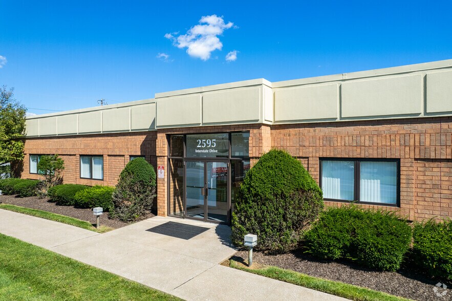 2595 Interstate Dr, Harrisburg, PA for sale - Primary Photo - Image 2 of 27