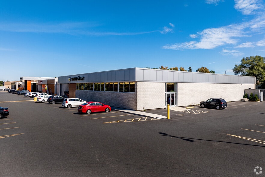 270-280 Boul Du Fort-Saint-Louis, Boucherville, QC for lease - Building Photo - Image 3 of 4
