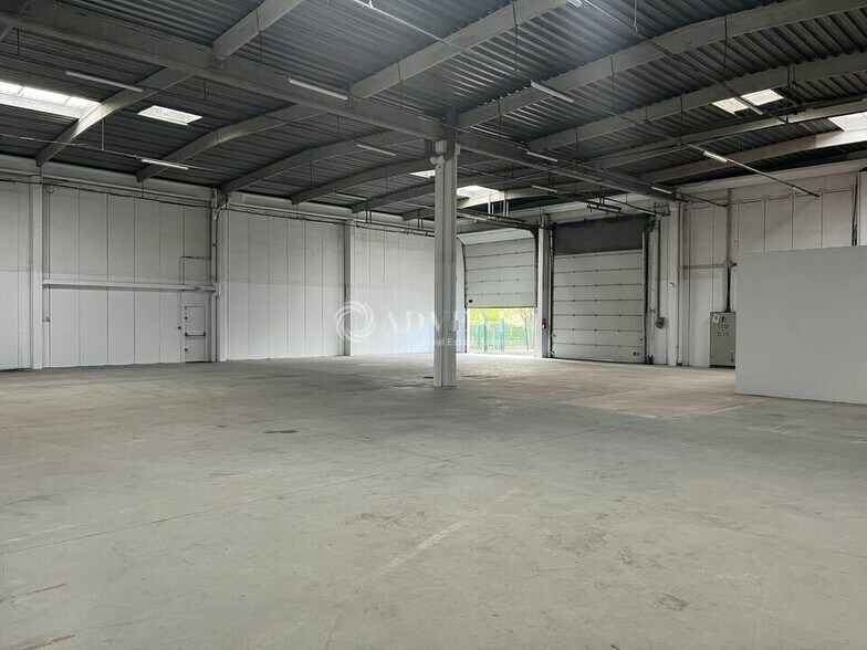 Flex in Valenton for lease - Interior Photo - Image 2 of 7