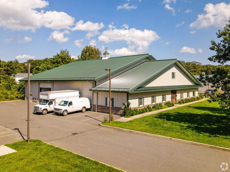 2 Windmere Ct, Speonk, NY à louer - Photo du bâtiment - Image 2 de 3