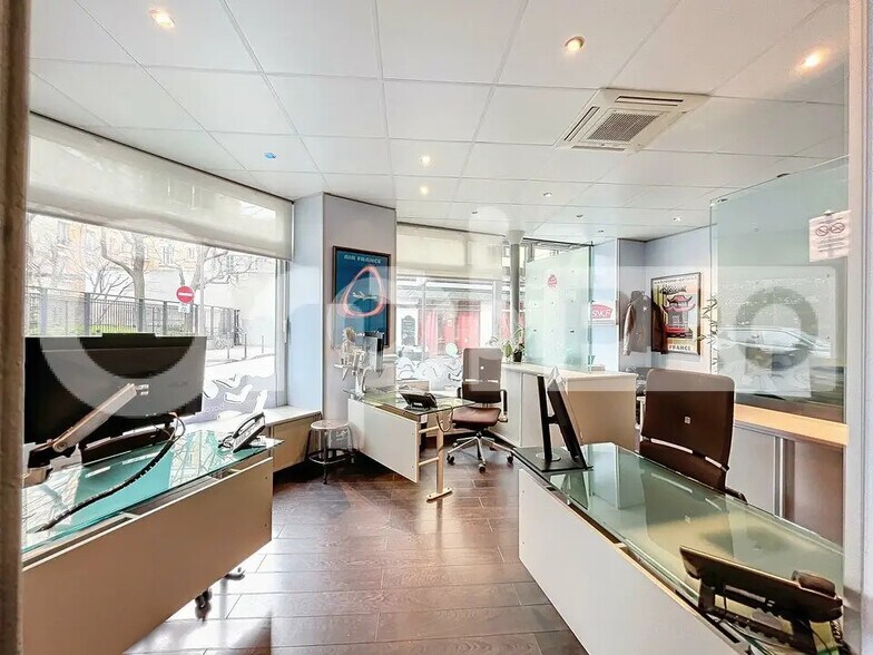 Retail in Paris for sale - Interior Photo - Image 2 of 7