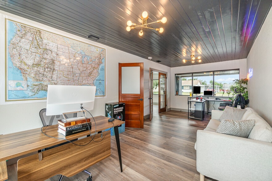 390 Poinciana Dr, Melbourne, FL à louer - Photo intérieure - Image 2 de 16