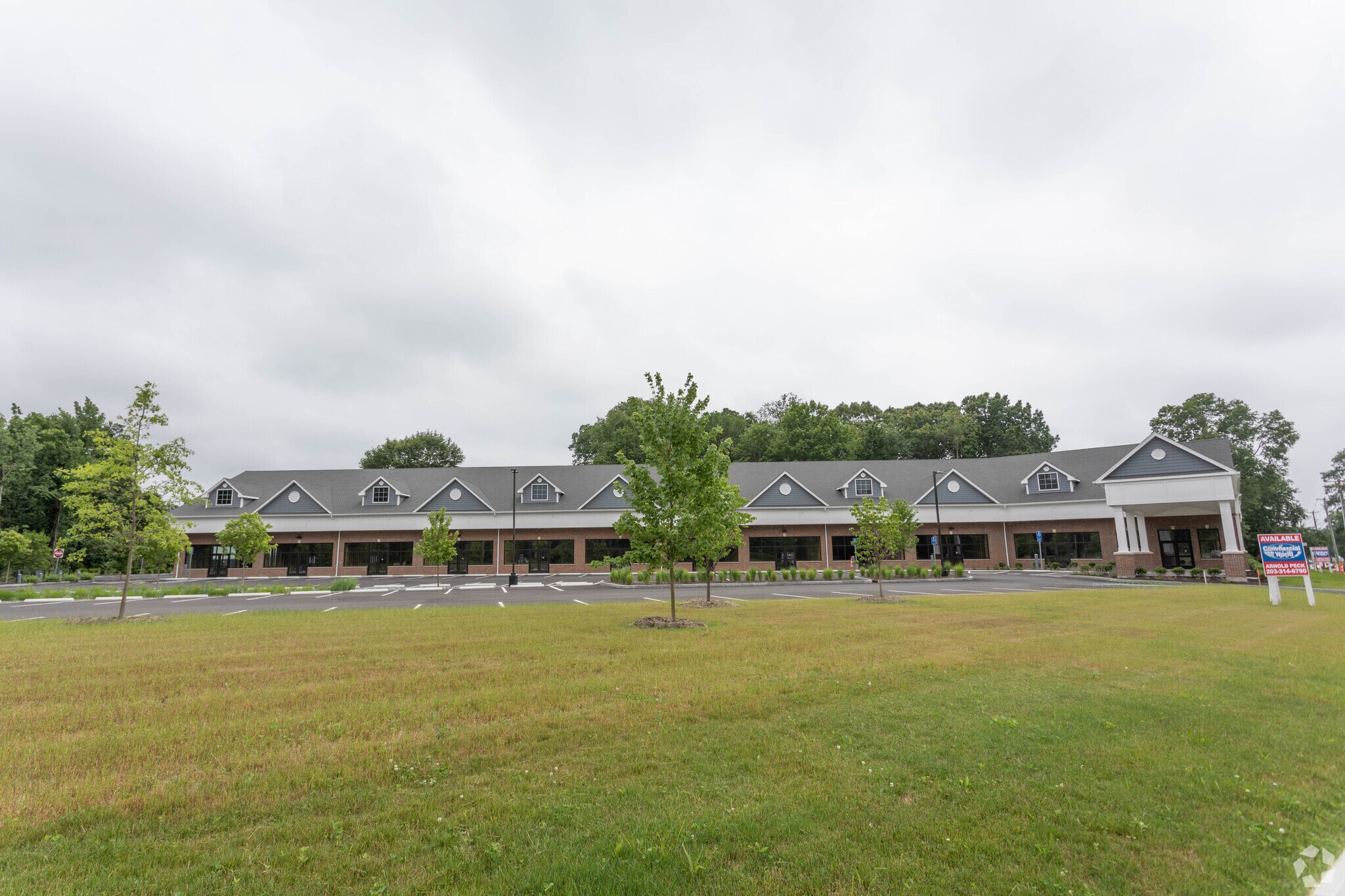 1234 Huntington Tpke, Trumbull, CT à louer Photo du bâtiment- Image 1 de 5