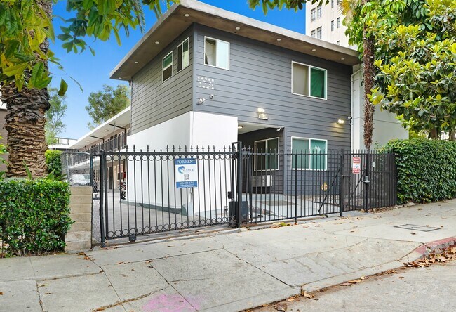 Plus de détails pour 1847 N Cherokee Ave, Los Angeles, CA - Multi-résidentiel à vendre