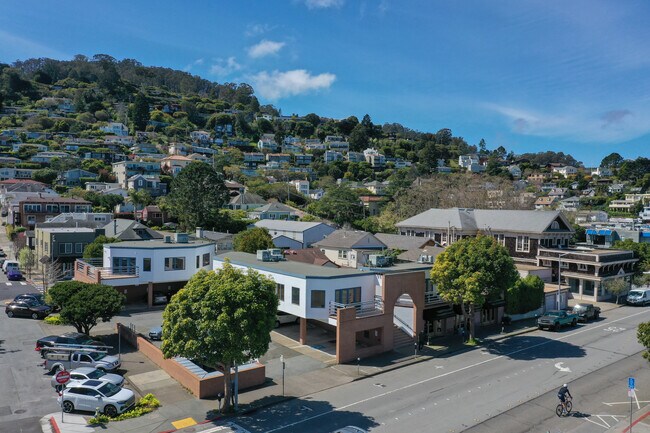 Plus de détails pour 302 Caledonia St, Sausalito, CA - Commerce de détail à vendre