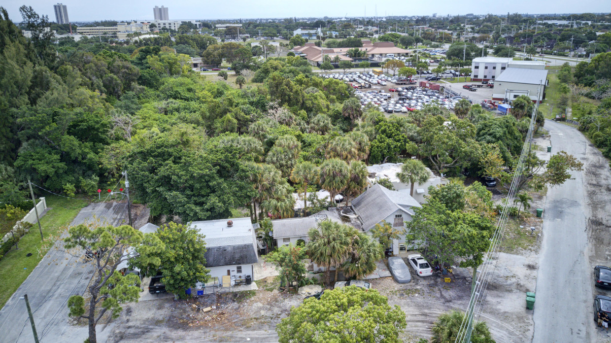 1129 Foster Rd, Mangonia Park, FL à vendre Photo principale- Image 1 de 1