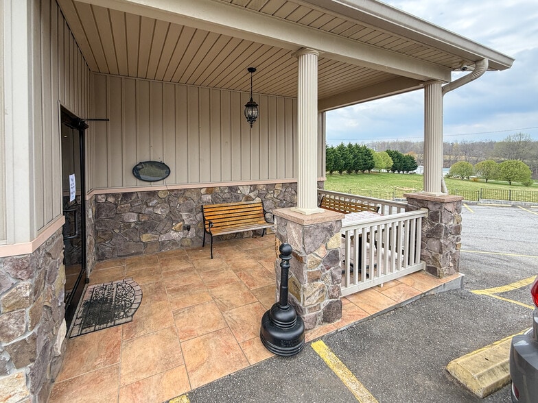 40 Sallys Ridge Rd, Henry, VA for sale - Building Photo - Image 2 of 16