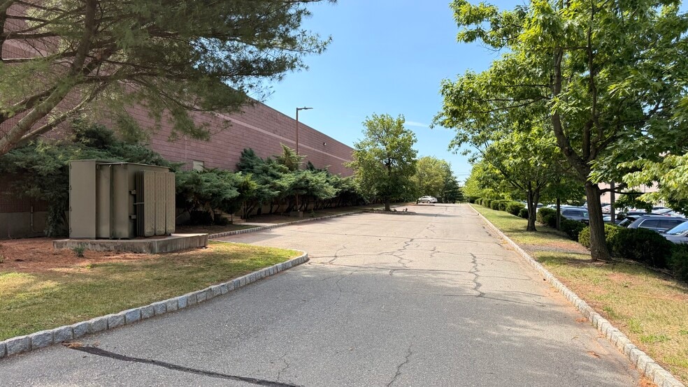 240 Circle Dr N, Piscataway, NJ for sale - Building Photo - Image 2 of 16