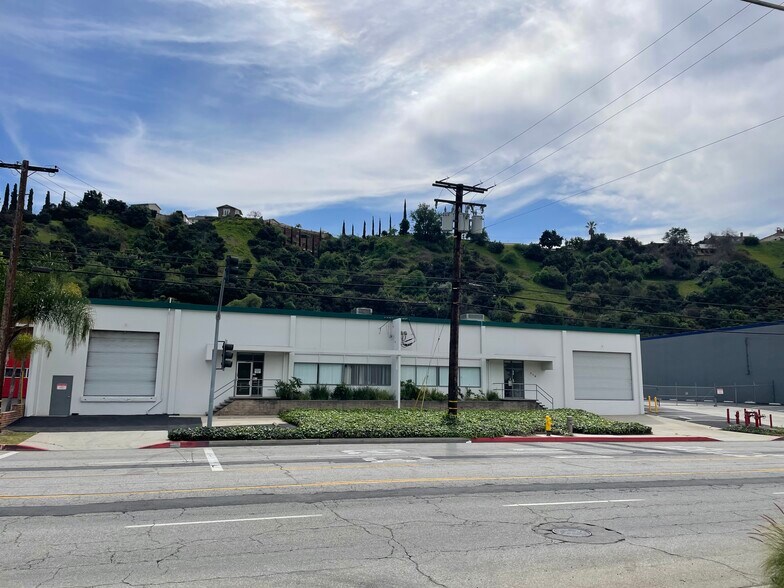 708-710 Monterey Pass Rd, Monterey Park, CA à vendre - Photo du bâtiment - Image 1 de 7