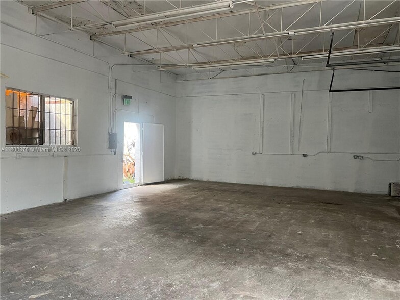 1325 E 10th Ave, Hialeah, FL for lease - Building Photo - Image 3 of 11