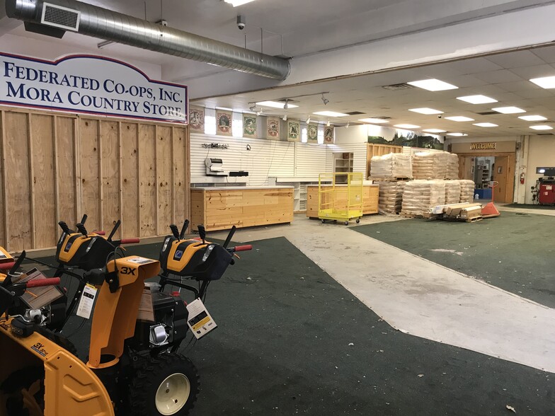 206 Union St S, Mora, MN à louer - Photo du bâtiment - Image 3 de 8