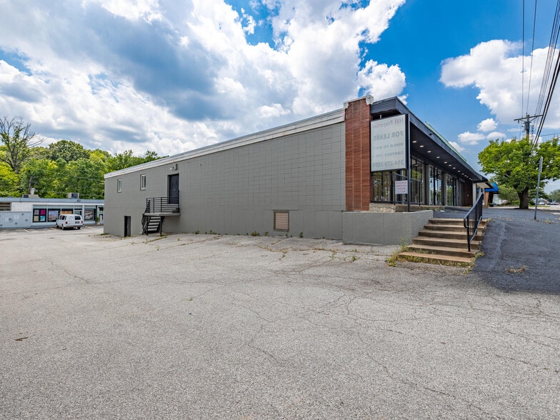8322-8330 Olive Blvd, Saint Louis, MO à louer - Photo du bâtiment - Image 2 de 17