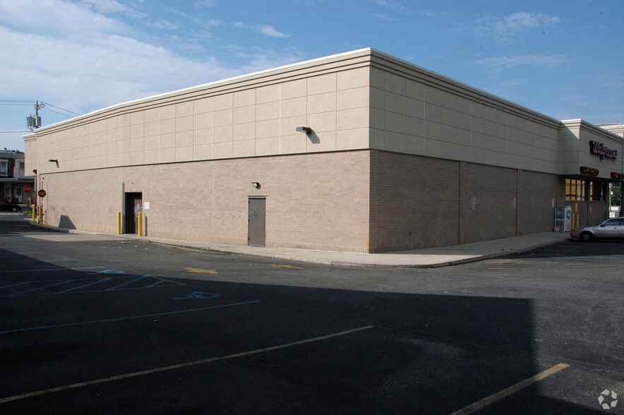 1607 Bridge St, Philadelphia, PA à vendre - Photo du bâtiment - Image 2 de 5