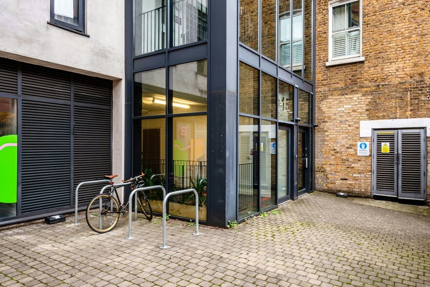 15 Dock St, London for sale - Building Photo - Image 3 of 4